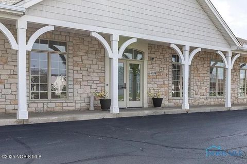 Tiny photo for 8904 N Park Lake Circle, Sylvania, OH 43560 (MLS # 10000436)