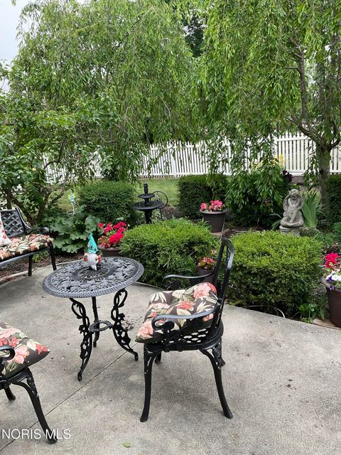 Tiny photo for 730 Ashbury Drive, Perrysburg, OH 43551 (MLS # 10006063)