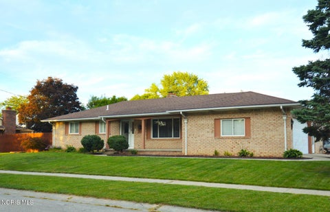 Photo of 59 Applewood Drive, Oregon, OH 43616 (MLS # 10013433)