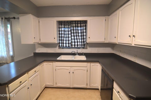 Tiny photo for 59 Applewood Drive, Oregon, OH 43616 (MLS # 10013433)