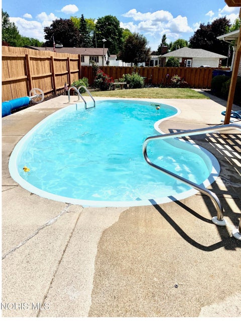 Tiny photo for 59 Applewood Drive, Oregon, OH 43616 (MLS # 10013433)
