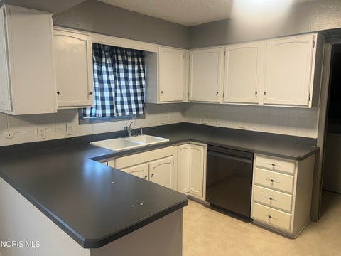 Tiny photo for 59 Applewood Drive, Oregon, OH 43616 (MLS # 10013433)