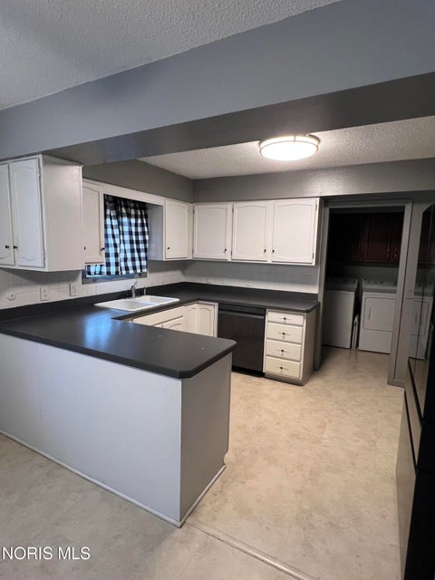 Tiny photo for 59 Applewood Drive, Oregon, OH 43616 (MLS # 10013433)