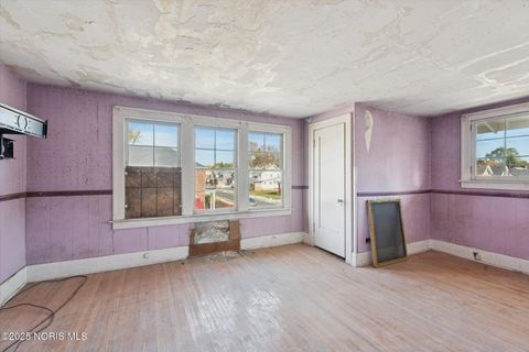 Tiny photo for 2053 Calumet Avenue, Toledo, OH 43607 (MLS # 10001123)