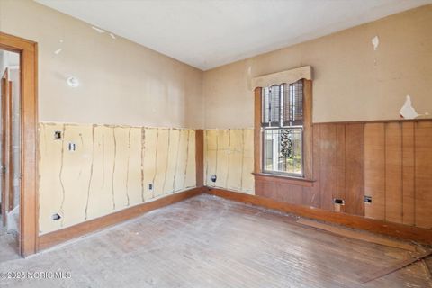 Tiny photo for 2053 Calumet Avenue, Toledo, OH 43607 (MLS # 10001123)