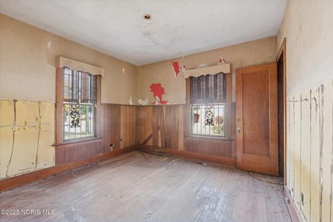 Tiny photo for 2053 Calumet Avenue, Toledo, OH 43607 (MLS # 10001123)