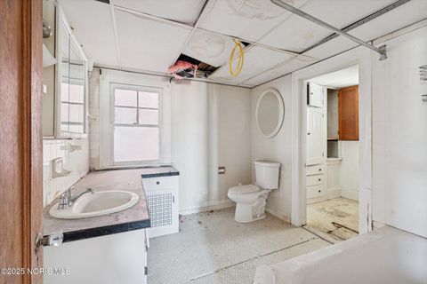 Tiny photo for 2053 Calumet Avenue, Toledo, OH 43607 (MLS # 10001123)