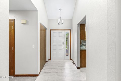 Tiny photo for 1705 Henthorne Drive, Maumee, OH 43537 (MLS # 10008383)