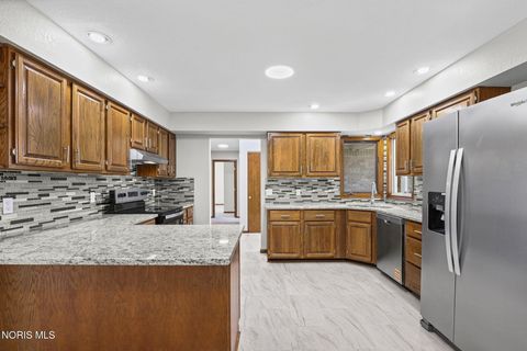 Tiny photo for 1705 Henthorne Drive, Maumee, OH 43537 (MLS # 10008383)