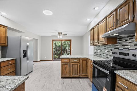 Tiny photo for 1705 Henthorne Drive, Maumee, OH 43537 (MLS # 10008383)