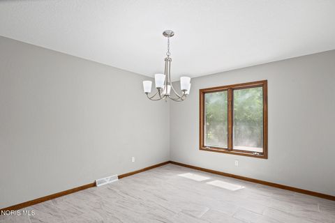 Tiny photo for 1705 Henthorne Drive, Maumee, OH 43537 (MLS # 10008383)