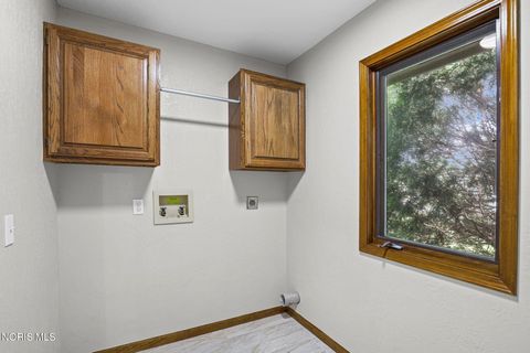 Tiny photo for 1705 Henthorne Drive, Maumee, OH 43537 (MLS # 10008383)