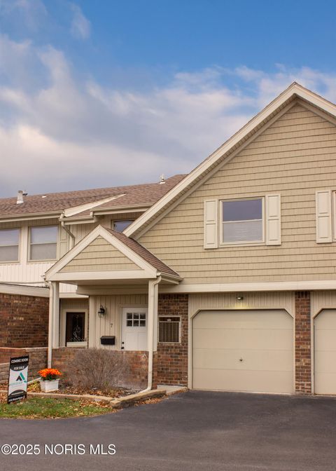 Photo of 6818 Fenwyck Road #7, Maumee, OH 43537 (MLS # 10001262)