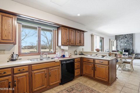 Tiny photo for 821 Fox Run Road #Apt 6, Findlay, OH 45840 (MLS # 10005217)