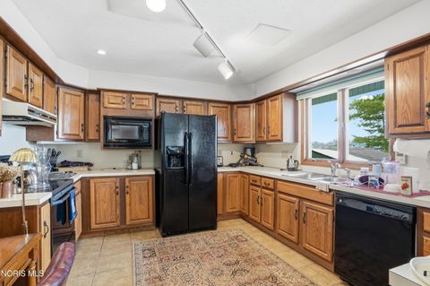 Tiny photo for 821 Fox Run Road #Apt 6, Findlay, OH 45840 (MLS # 10005217)