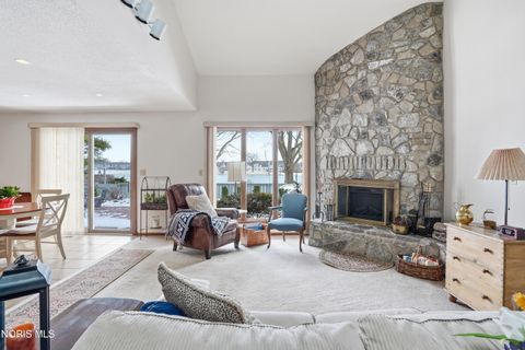 Tiny photo for 821 Fox Run Road #Apt 6, Findlay, OH 45840 (MLS # 10005217)