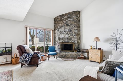 Tiny photo for 821 Fox Run Road #Apt 6, Findlay, OH 45840 (MLS # 10005217)