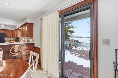 Tiny photo for 821 Fox Run Road #Apt 6, Findlay, OH 45840 (MLS # 10005217)