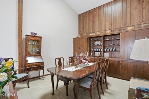 Tiny photo for 821 Fox Run Road #Apt 6, Findlay, OH 45840 (MLS # 10005217)