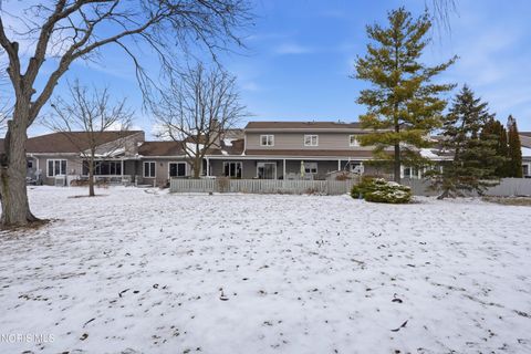 Tiny photo for 821 Fox Run Road #Apt 6, Findlay, OH 45840 (MLS # 10005217)