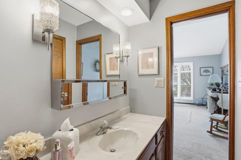 Tiny photo for 821 Fox Run Road #Apt 6, Findlay, OH 45840 (MLS # 10005217)