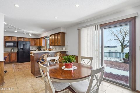 Tiny photo for 821 Fox Run Road #Apt 6, Findlay, OH 45840 (MLS # 10005217)