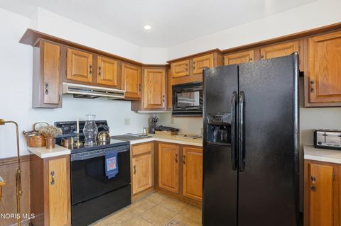 Tiny photo for 821 Fox Run Road #Apt 6, Findlay, OH 45840 (MLS # 10005217)