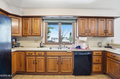 Tiny photo for 821 Fox Run Road #Apt 6, Findlay, OH 45840 (MLS # 10005217)