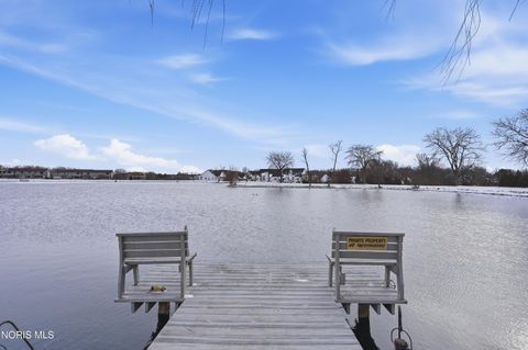 Tiny photo for 821 Fox Run Road #Apt 6, Findlay, OH 45840 (MLS # 10005217)