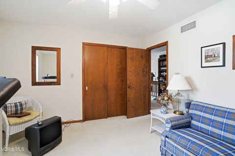 Tiny photo for 821 Fox Run Road #Apt 6, Findlay, OH 45840 (MLS # 10005217)