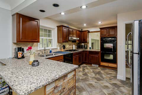Tiny photo for 9221 Mandell Road, Perrysburg, OH 43551 (MLS # 10011096)