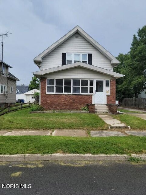 Photo of 1128 Halstead Street, Toledo, OH 43605 (MLS # 10011635)