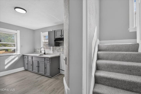 Tiny photo for 1126 Indiana Avenue, Toledo, OH 43607 (MLS # 10014385)