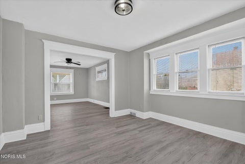 Tiny photo for 1126 Indiana Avenue, Toledo, OH 43607 (MLS # 10014385)