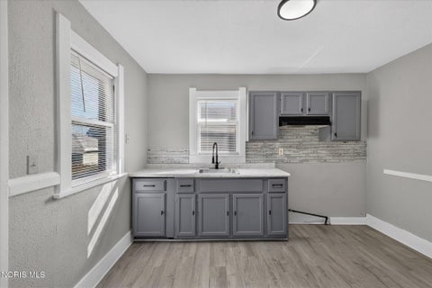 Tiny photo for 1126 Indiana Avenue, Toledo, OH 43607 (MLS # 10014385)