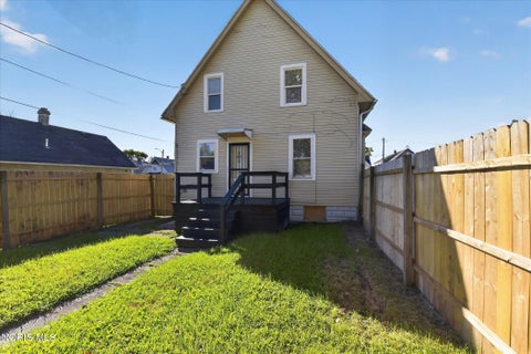 Tiny photo for 1126 Indiana Avenue, Toledo, OH 43607 (MLS # 10014385)