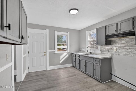 Tiny photo for 1126 Indiana Avenue, Toledo, OH 43607 (MLS # 10014385)