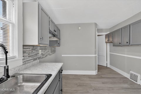Tiny photo for 1126 Indiana Avenue, Toledo, OH 43607 (MLS # 10014385)