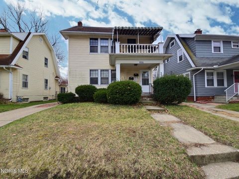 Photo of 2235 Portsmouth Avenue, Toledo, OH 43613 (MLS # 10005982)