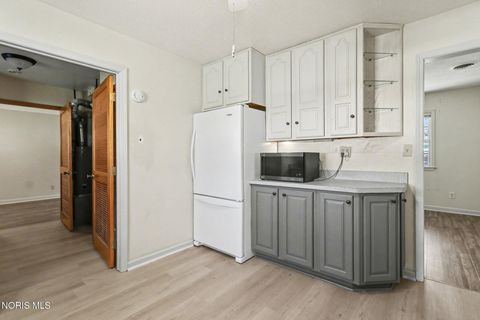 Tiny photo for 216 Bonaparte Drive, Toledo, OH 43615 (MLS # 10006633)