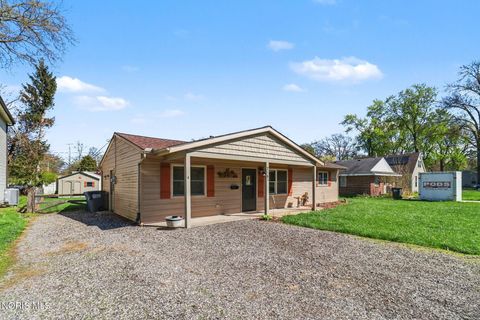 Tiny photo for 216 Bonaparte Drive, Toledo, OH 43615 (MLS # 10006633)