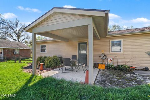 Tiny photo for 216 Bonaparte Drive, Toledo, OH 43615 (MLS # 10006633)