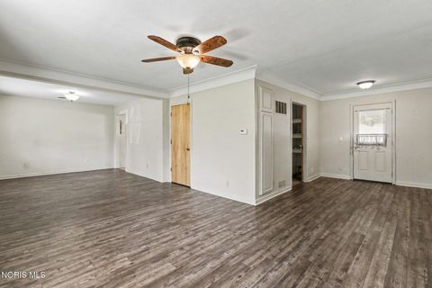 Tiny photo for 216 Bonaparte Drive, Toledo, OH 43615 (MLS # 10006633)