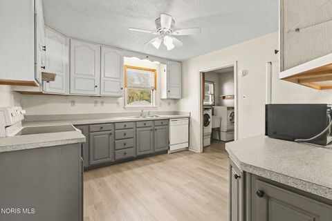 Tiny photo for 216 Bonaparte Drive, Toledo, OH 43615 (MLS # 10006633)