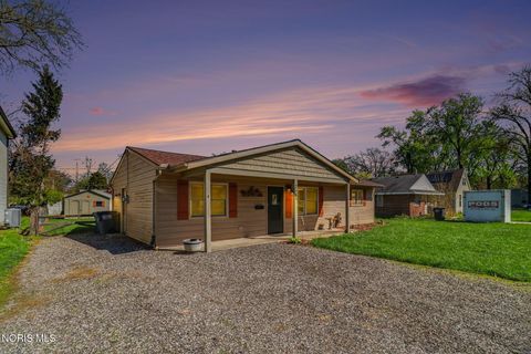 Photo of 216 Bonaparte Drive, Toledo, OH 43615 (MLS # 10006633)