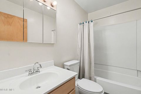 Tiny photo for 216 Bonaparte Drive, Toledo, OH 43615 (MLS # 10006633)