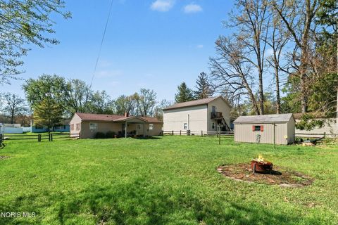 Tiny photo for 216 Bonaparte Drive, Toledo, OH 43615 (MLS # 10006633)