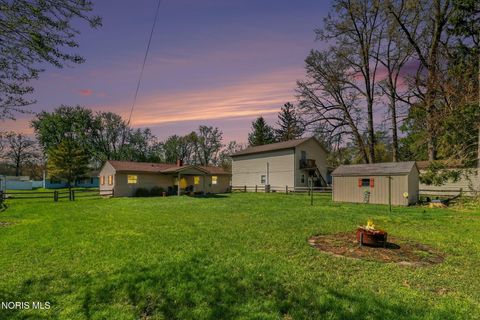 Tiny photo for 216 Bonaparte Drive, Toledo, OH 43615 (MLS # 10006633)