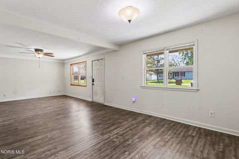 Tiny photo for 216 Bonaparte Drive, Toledo, OH 43615 (MLS # 10006633)