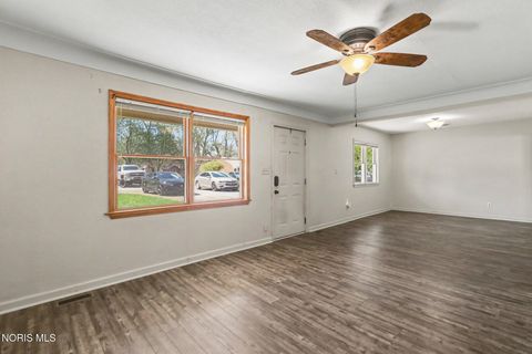 Tiny photo for 216 Bonaparte Drive, Toledo, OH 43615 (MLS # 10006633)